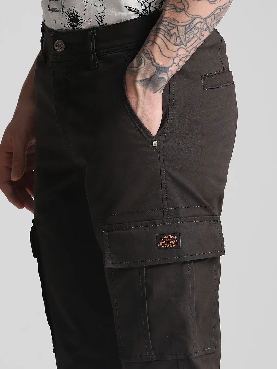 6 Pocket Grey Twill Cargo Pant - Image 5